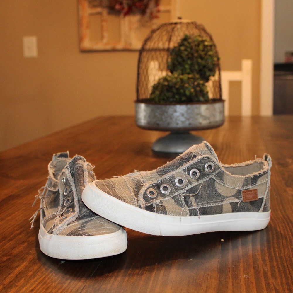 Blowfish Girls Slip on shoes Size 4